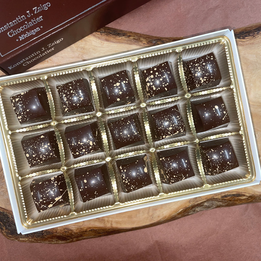 ショコラ Wild Strawberry Balsamic Cordials Dark Chocolate 12-Piece Box